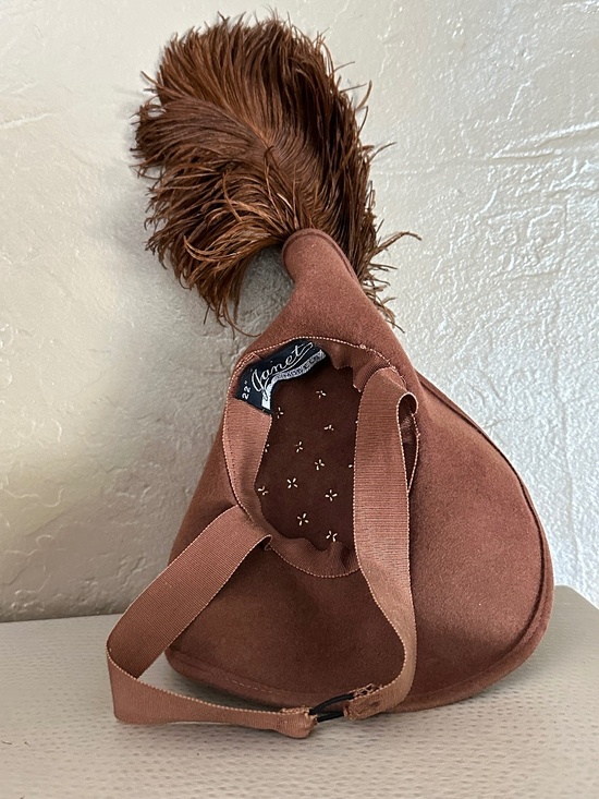 RARE 1930s\' TAN FELT TOY TILT HAT + GOLD STUDS & OSTRICH FEATHER main image 5